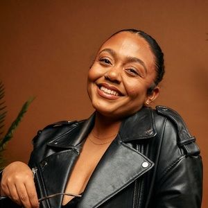 Meet your Posher, Crystal